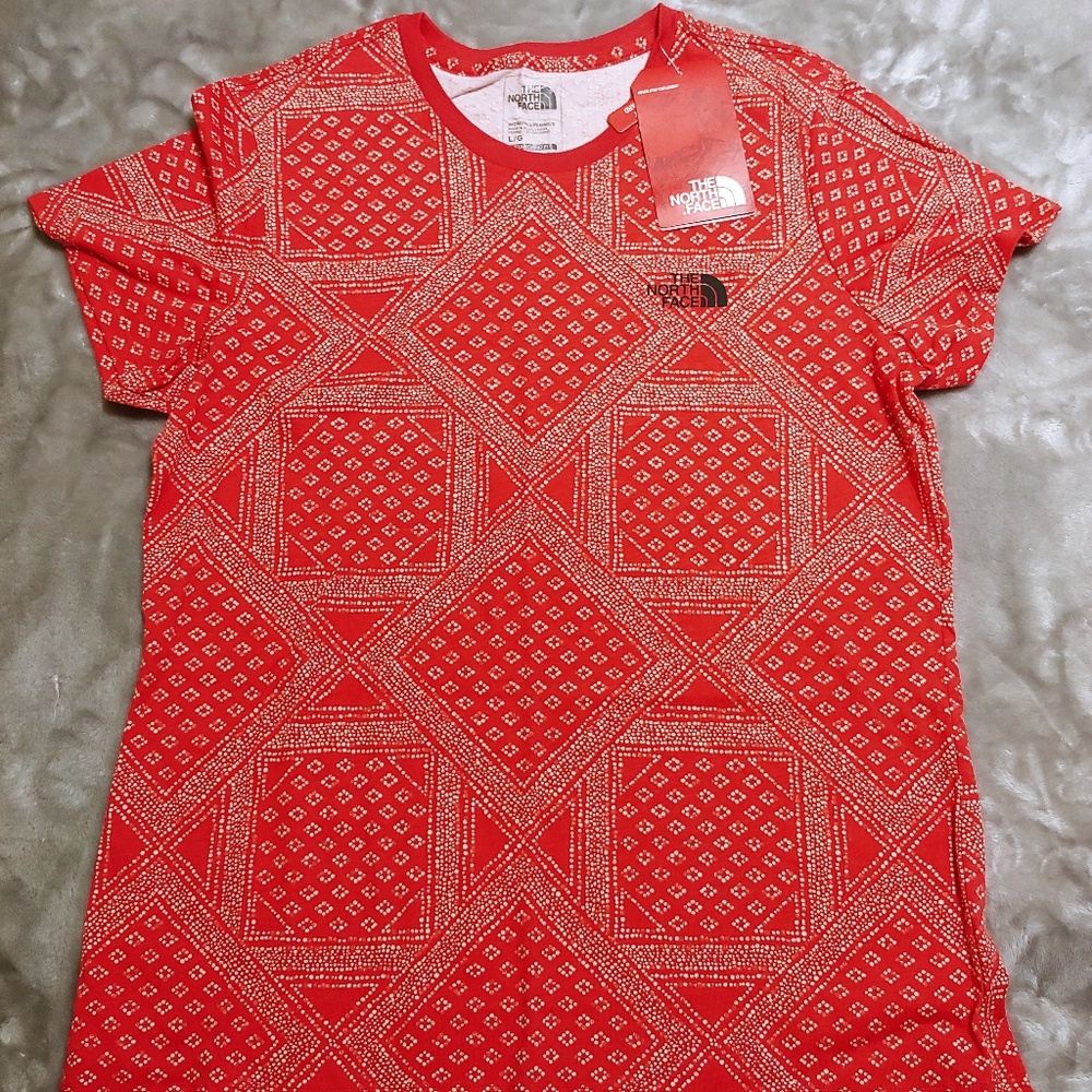 North Face womens bnwt sz L tshirt